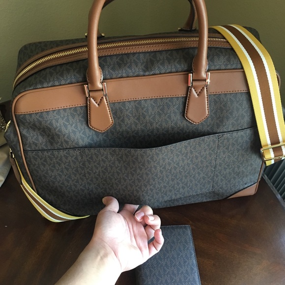 Michael kors travel bag luggage with passport case - Picture 4 of 8